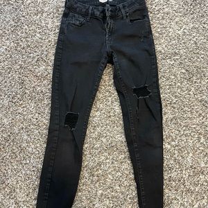 Old Navy Rockstar Super Skinny Ankle, black, destroyed, size 2